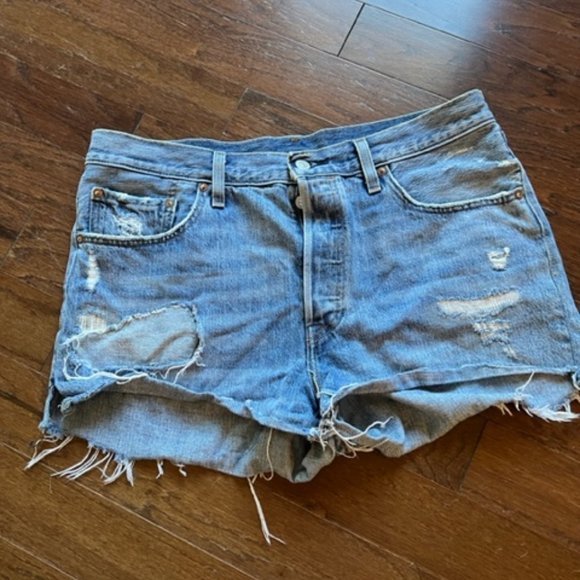 Levi's Jean Short - Picture 2 of 2